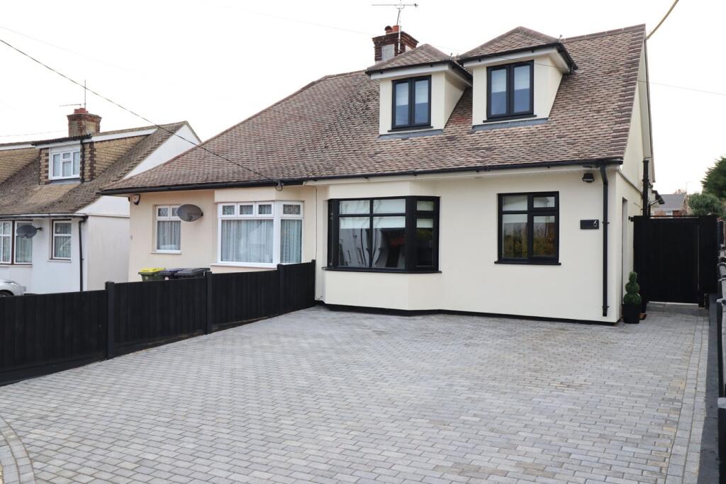 3-bed semi-detached on Oakwood Road, Rayleigh, SS6, £475,000