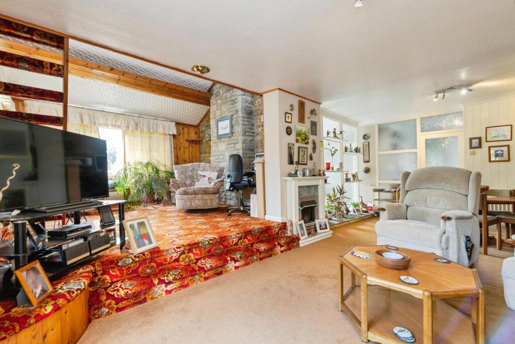 House in Egglescliffe, Kingsmead - More