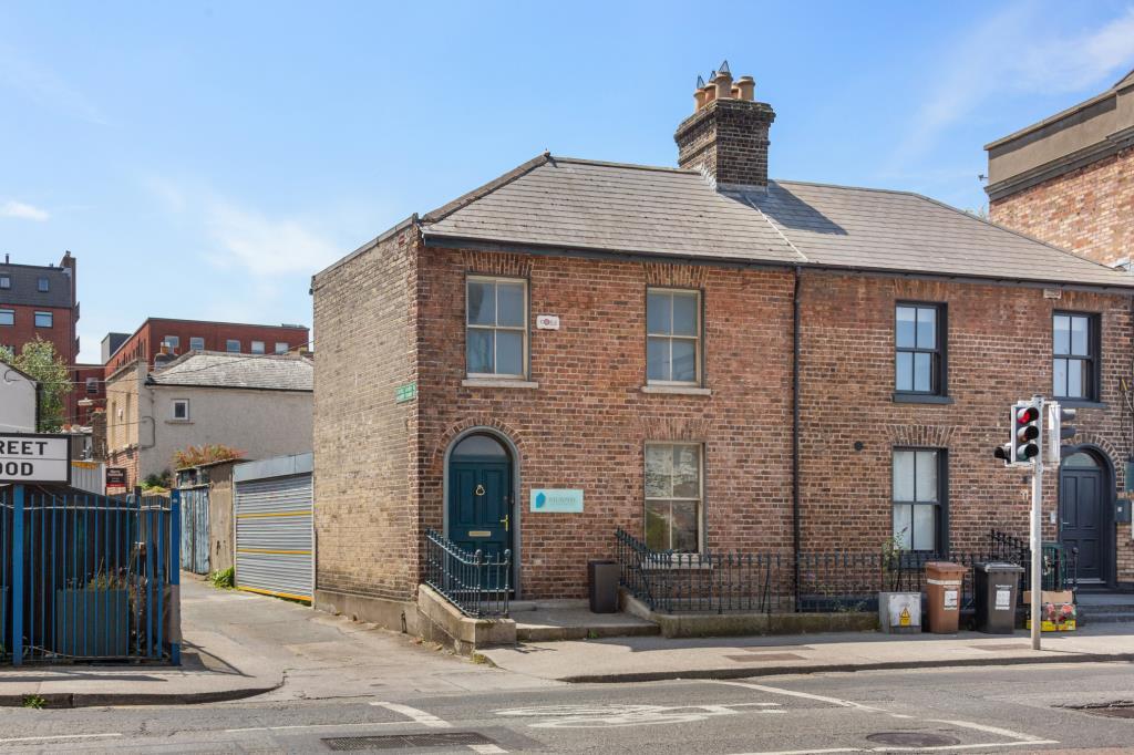 Main image of property: 13 Lower Grand Canal Street, Dublin 2, D02 T268