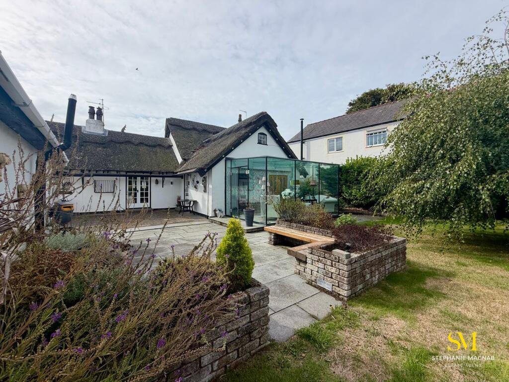 House in Sefton, Freshfield, Formby - More