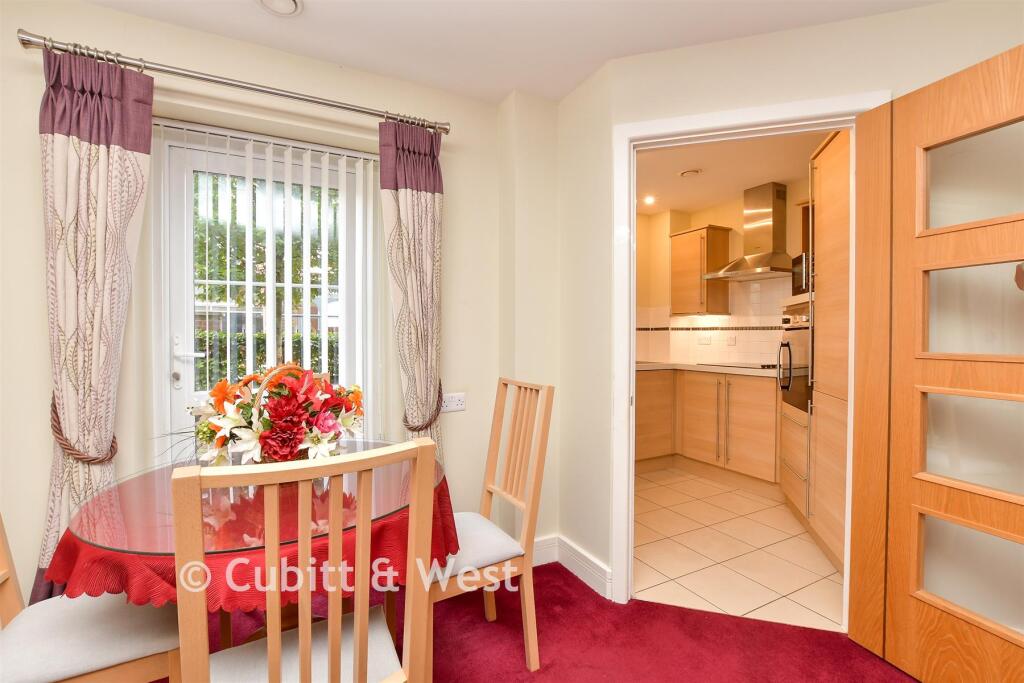 Apartment in Kingston upon Thames - More