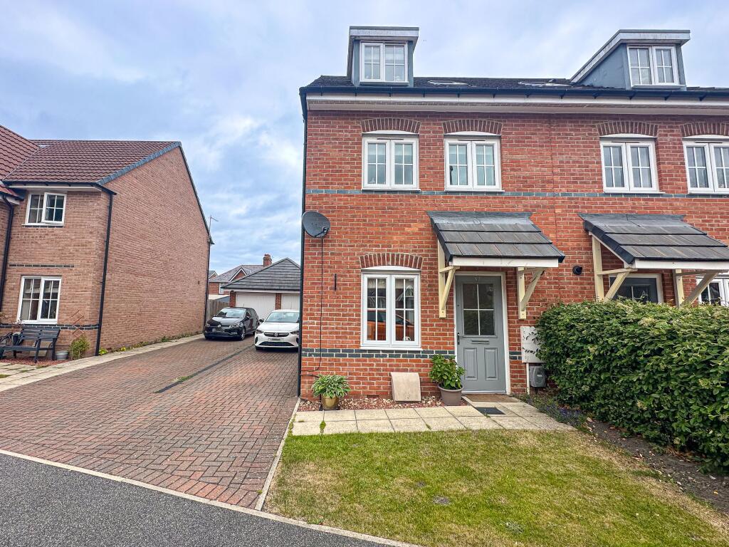 4-bed semi-detached on Aspen Grove, Burnopfield, Newcastle Upon Tyne, £214,995
