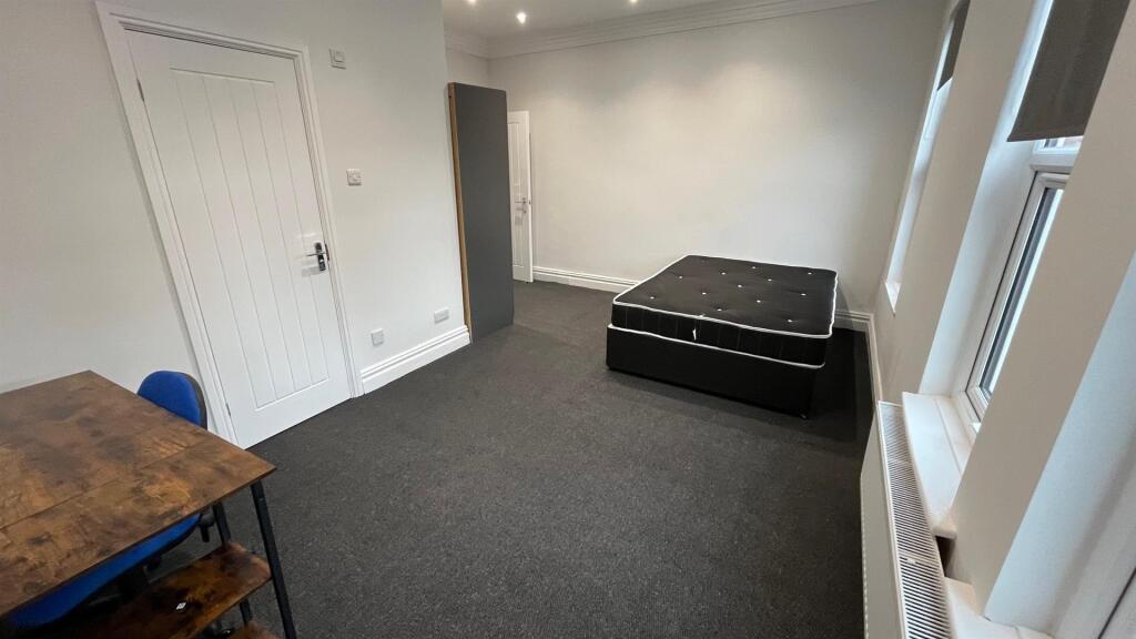 6 bedroom house for rent