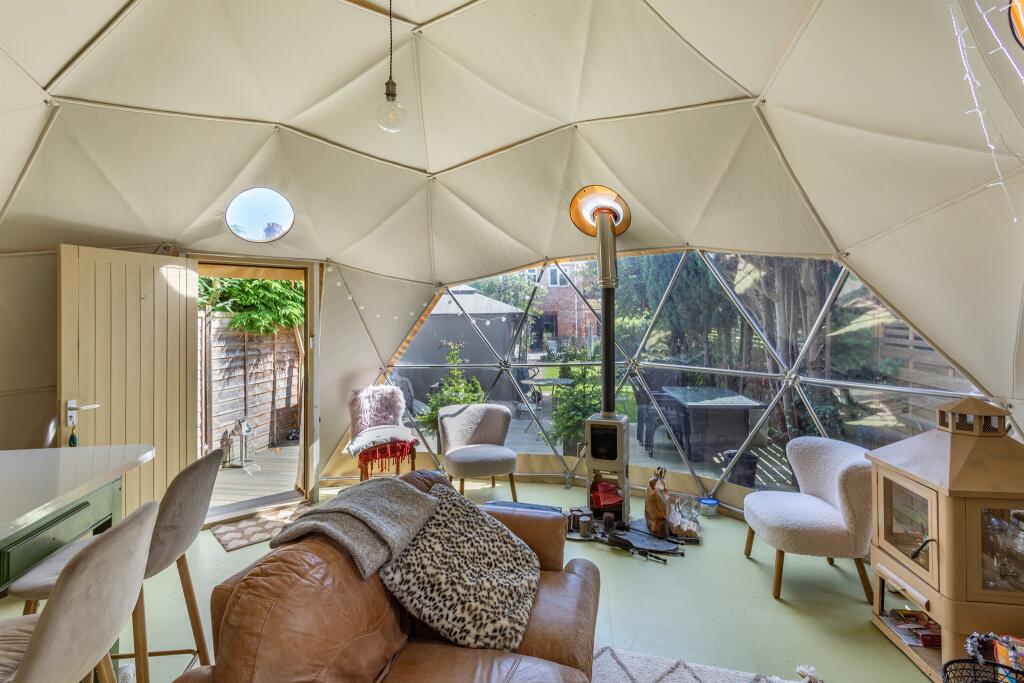 Main image of property: Lincoln Road, Glinton, Peterborough