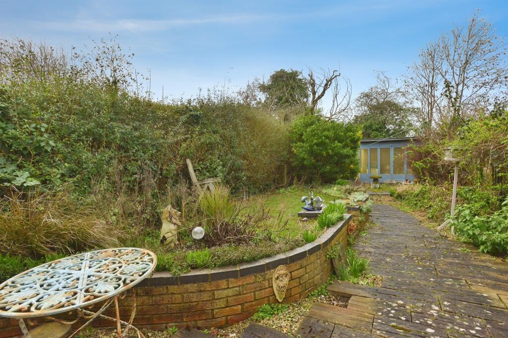 229, Arncliffe Drive photo 2