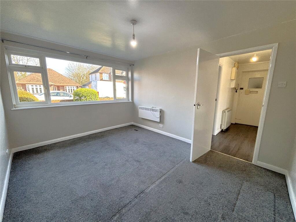 Budebury Road, Staines-upon-Thames, Surrey, TW18 photo 4