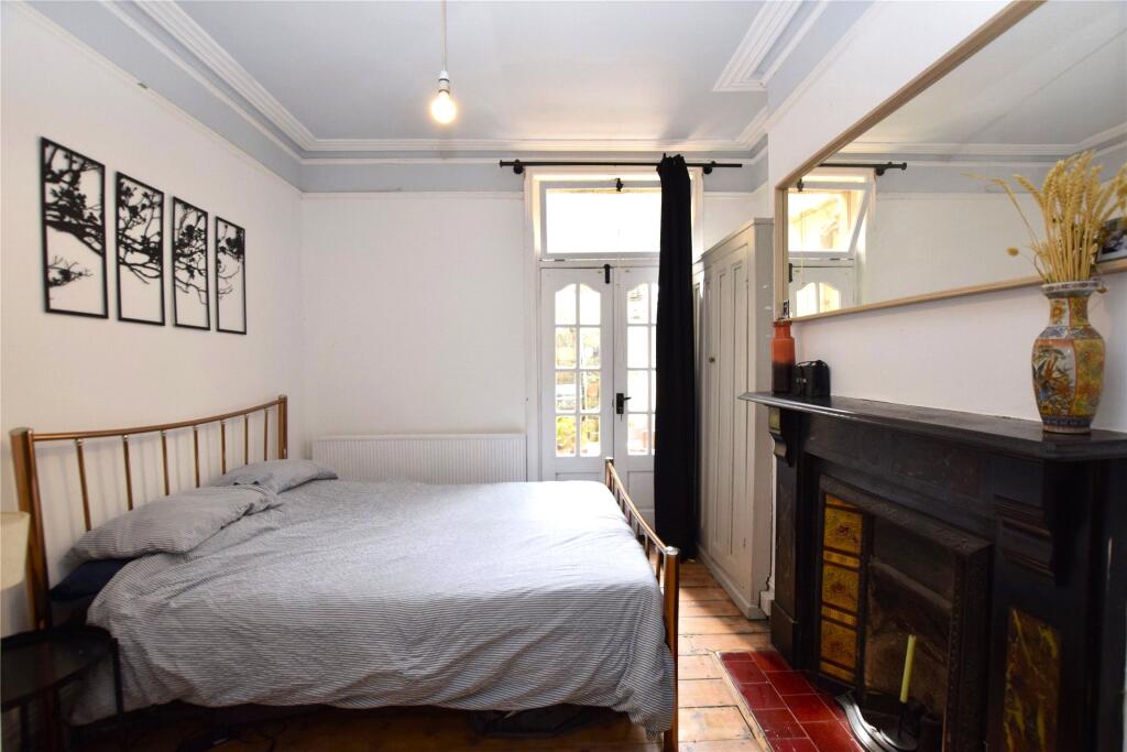 Apartment in Bath - More