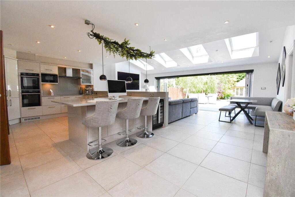 House in Wirral, Liverpool City Region - View 4