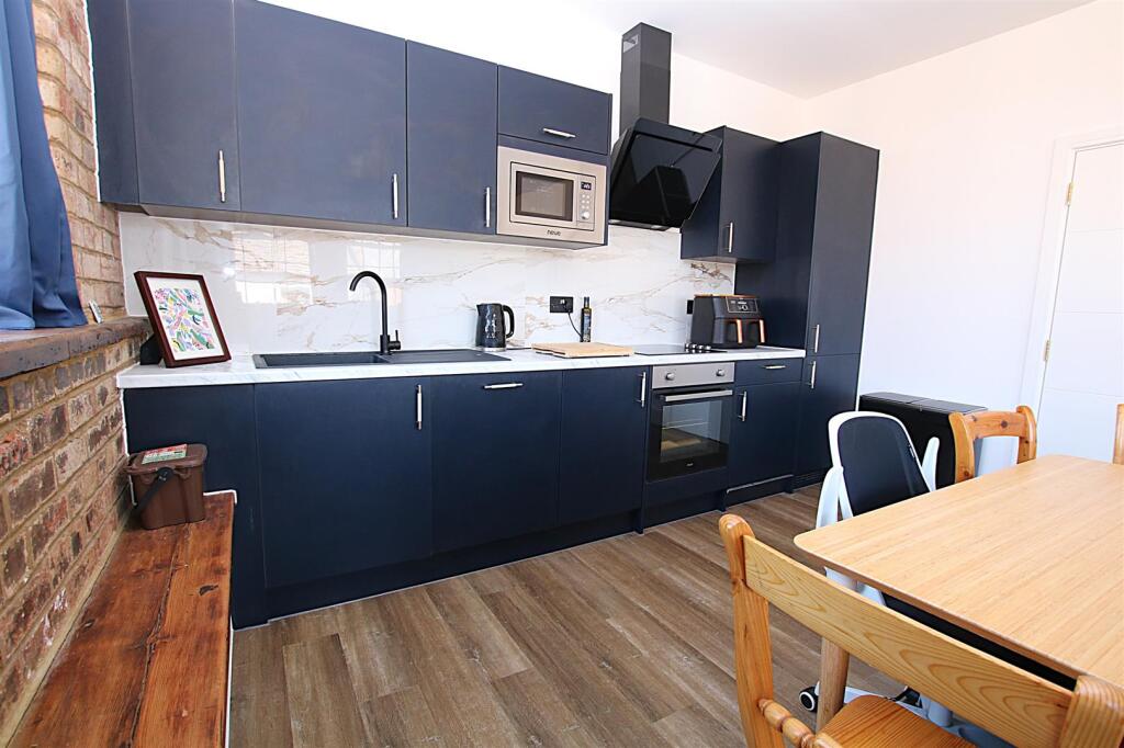 Apartment in Northampton - View 5