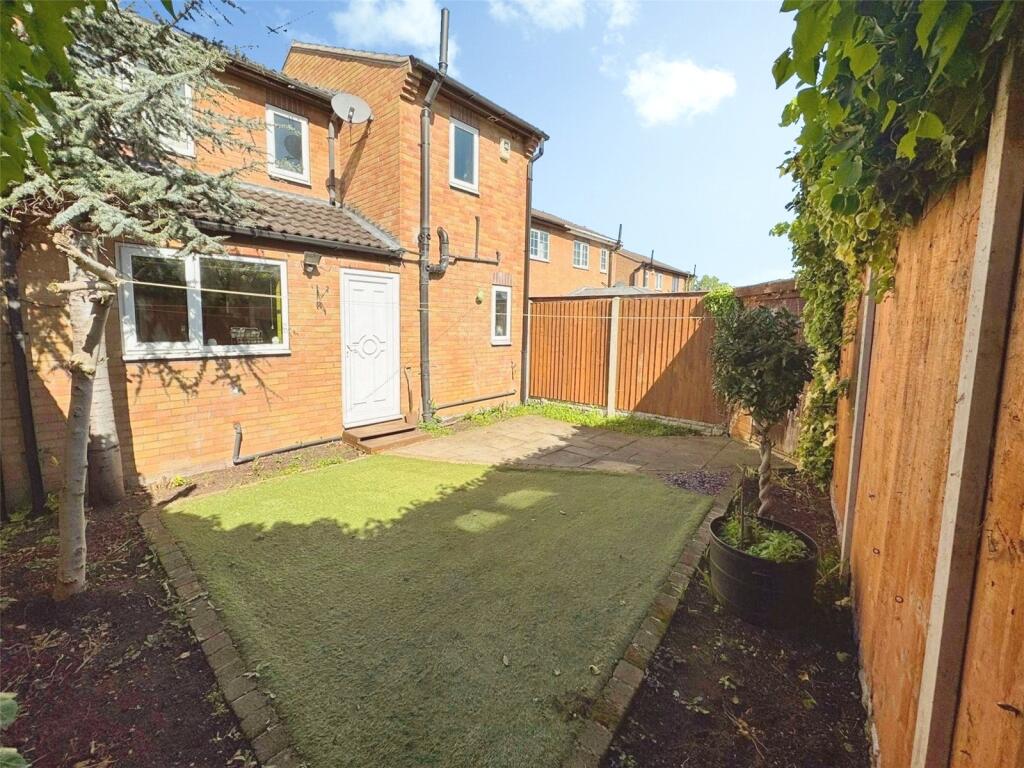 Pasture Close, Armthorpe, Doncaster, South Yorkshire, DN3 - View 6