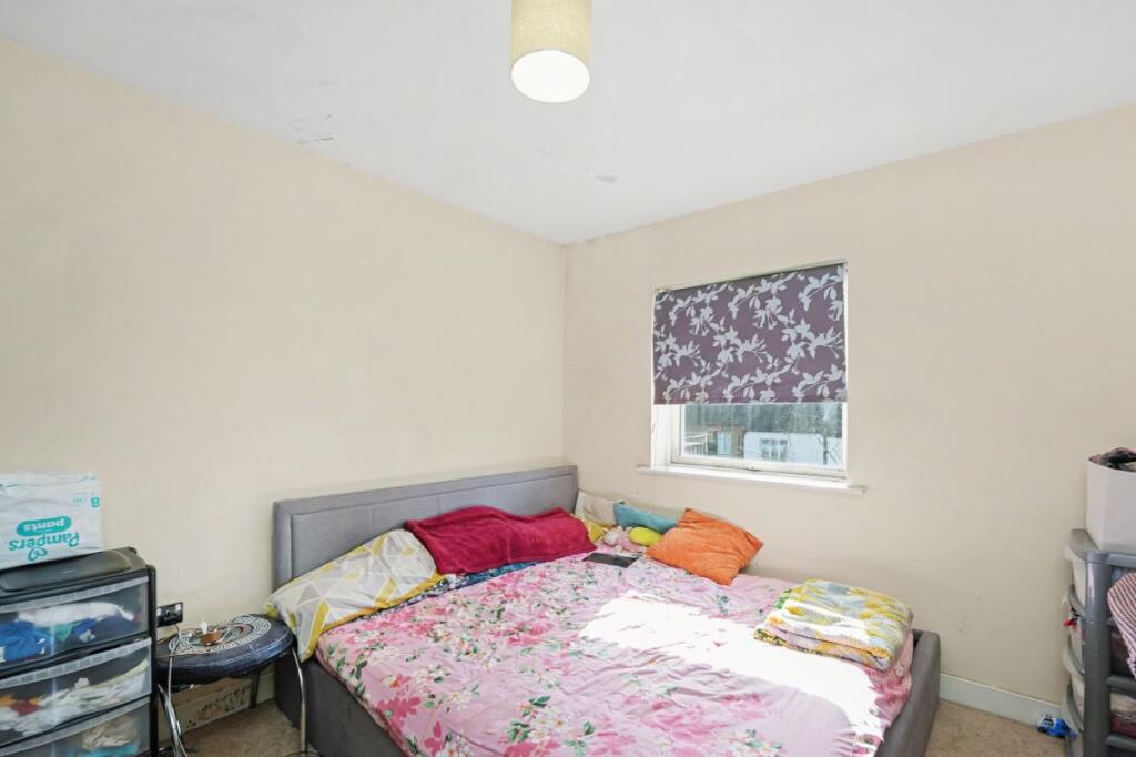 Apartment in Watford, Hertfordshire - View 4