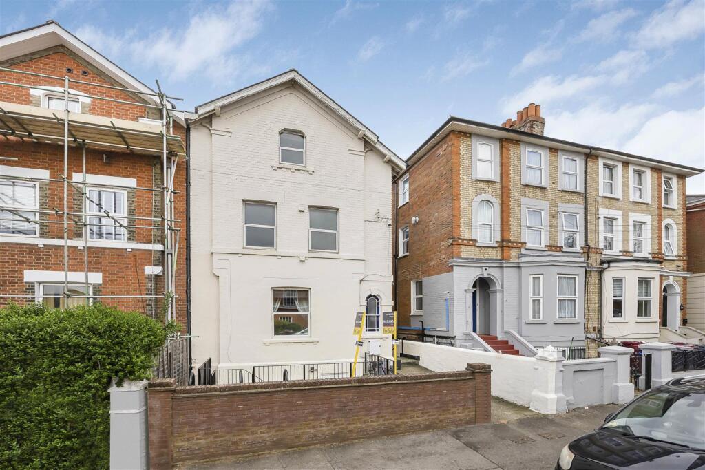Main image of property: Russell Street, Reading RG1