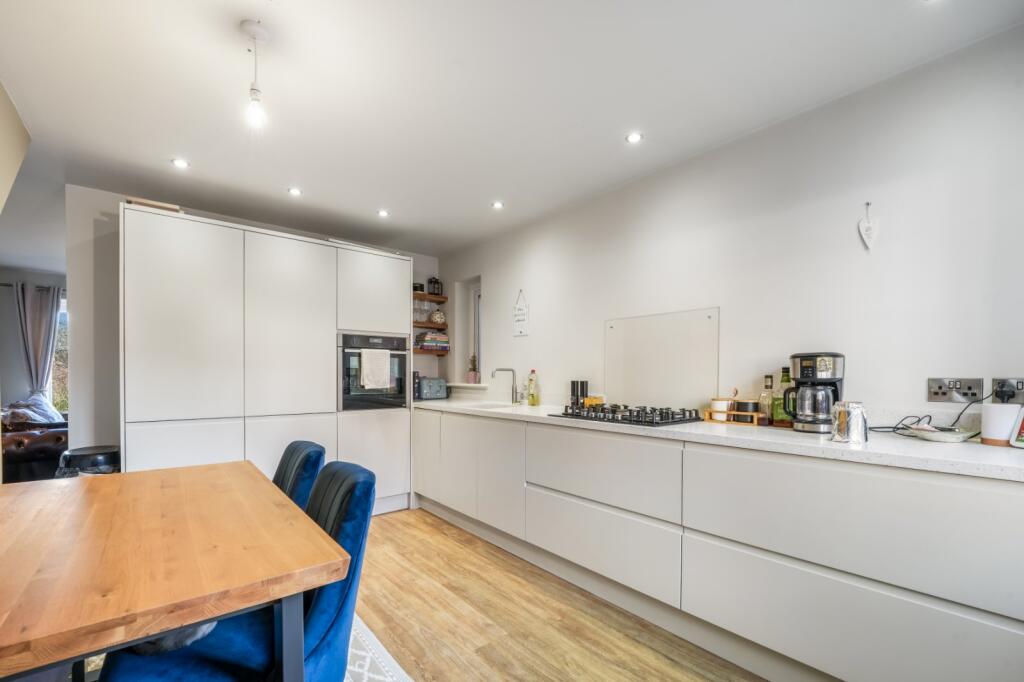 Main image of property: Shaw Gardens, Gedling, Nottingham, Nottinghamshire, NG4