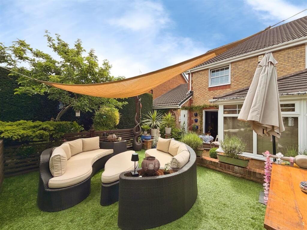 House in Worksop, Gateford - View 2