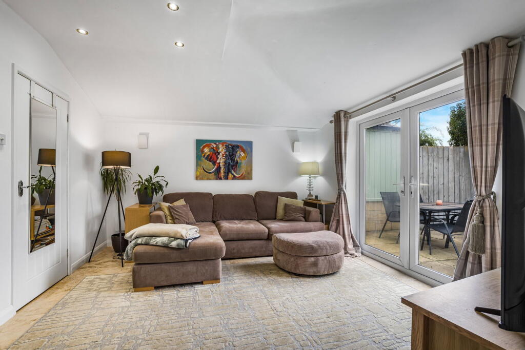 House in Gloucester - View 5