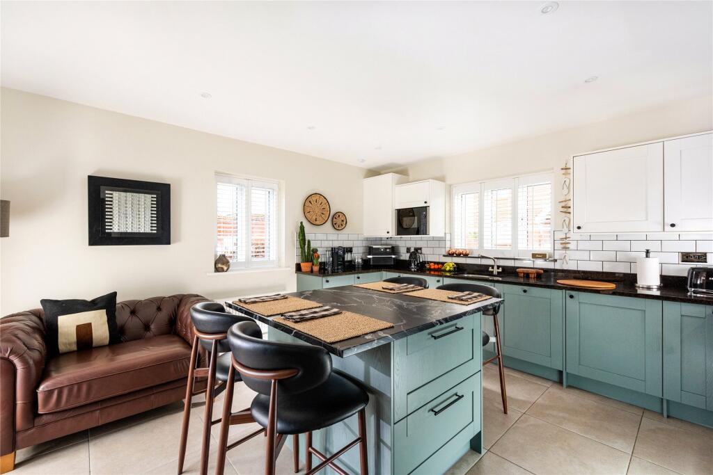3, Tew Road, Roade, Northamptonshire, NN7 photo 3
