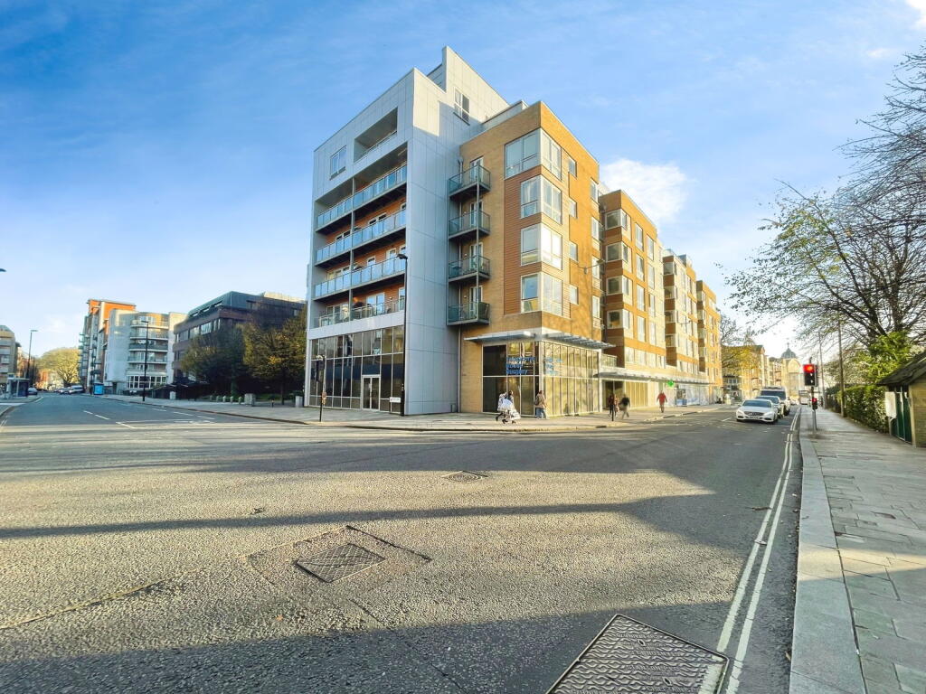 Main image of property: High Street, Southampton, SO14 2NW