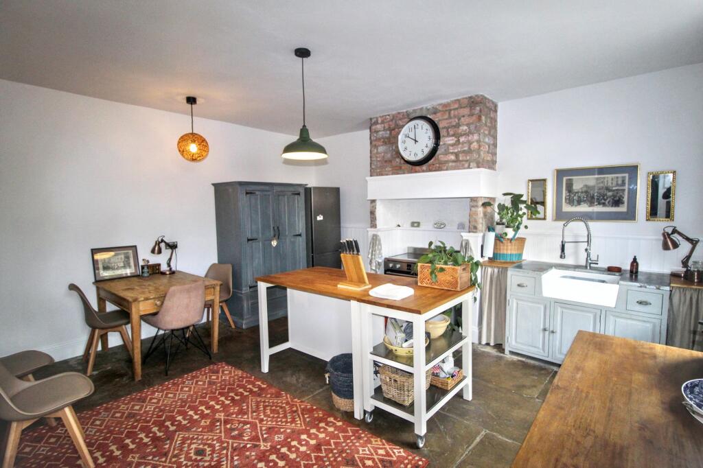 House in Wakefield - View 2