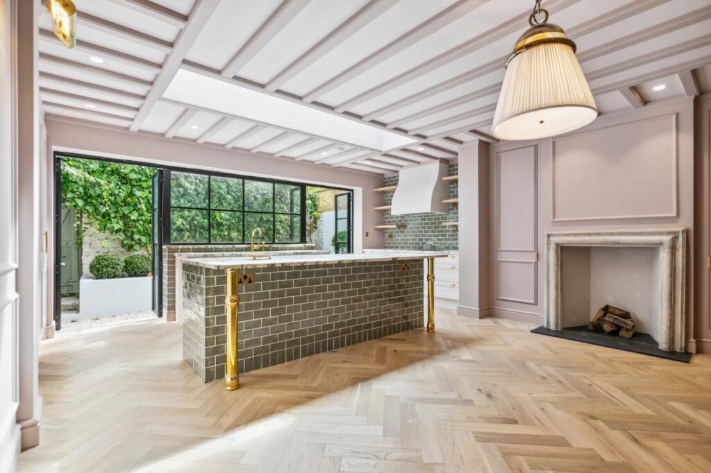Main image of property: First Avenue, London, SW14
