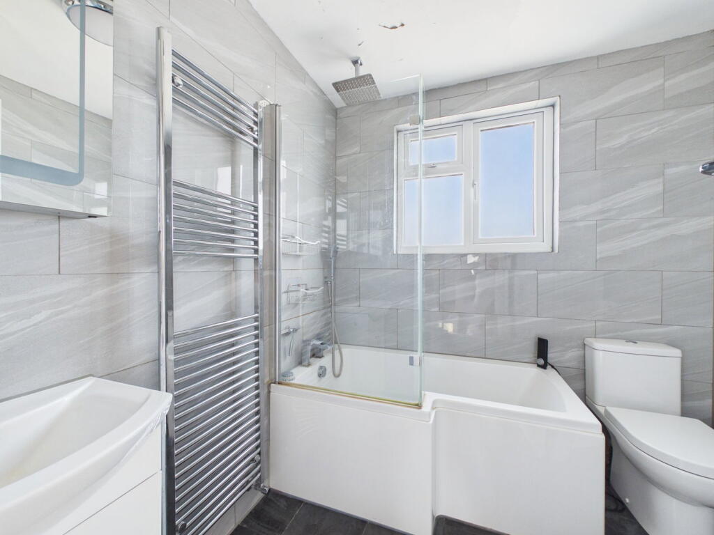 Pelham Road, Worthing, BN13 - More
