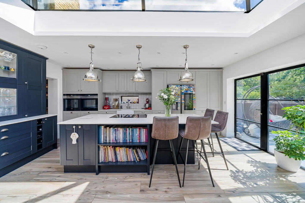 House in London, East Ham - More