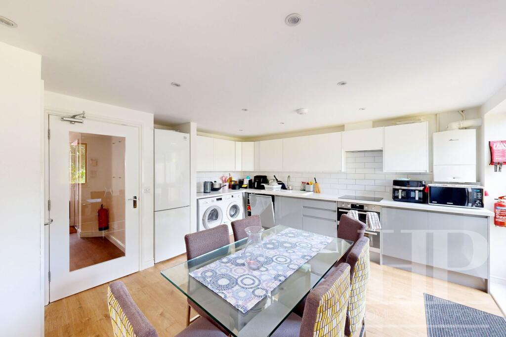 House in Redhill - View 5