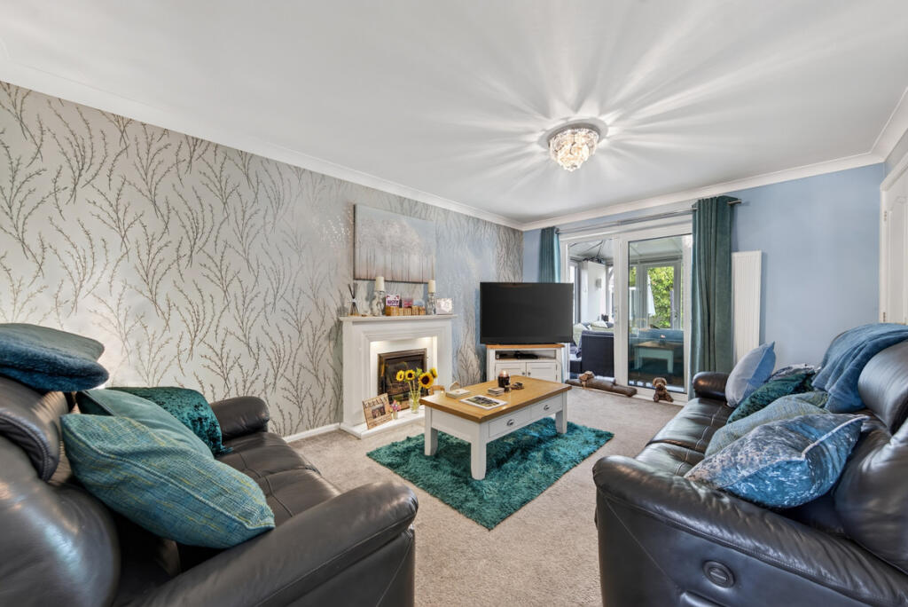 House in Wellingborough, Glenvale Park - View 2