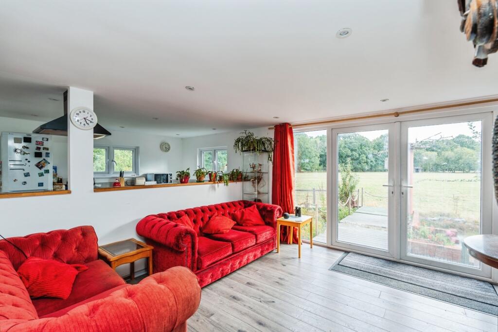 House in New Forest, Netley Marsh - More