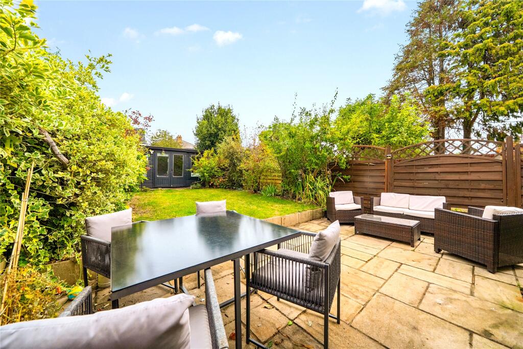 House in London, Royal Borough of Kingston upon Thames - View 4