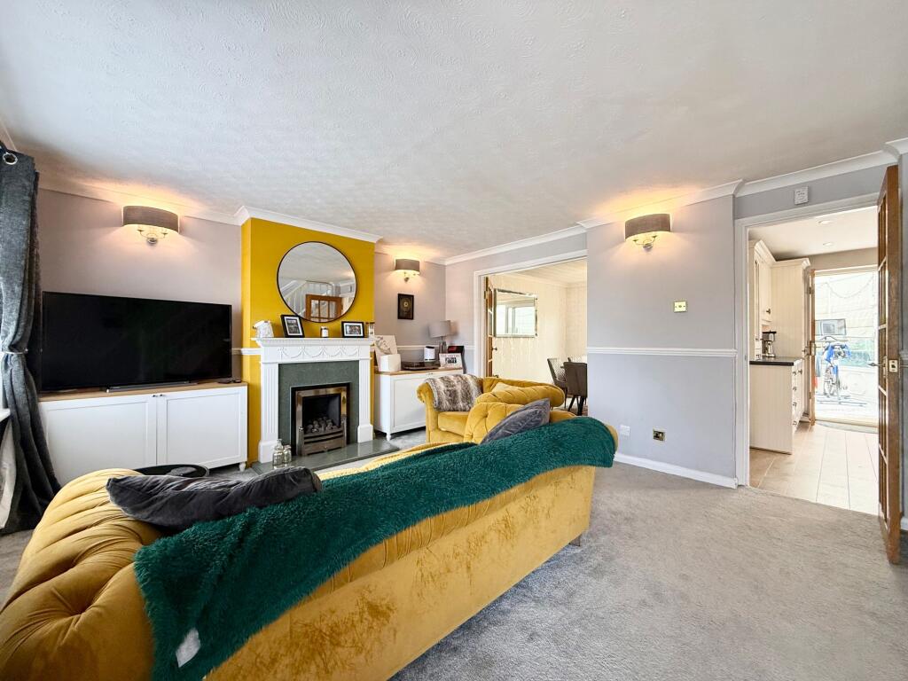 Main image of property: Turnpike Drive, Luton, LU3
