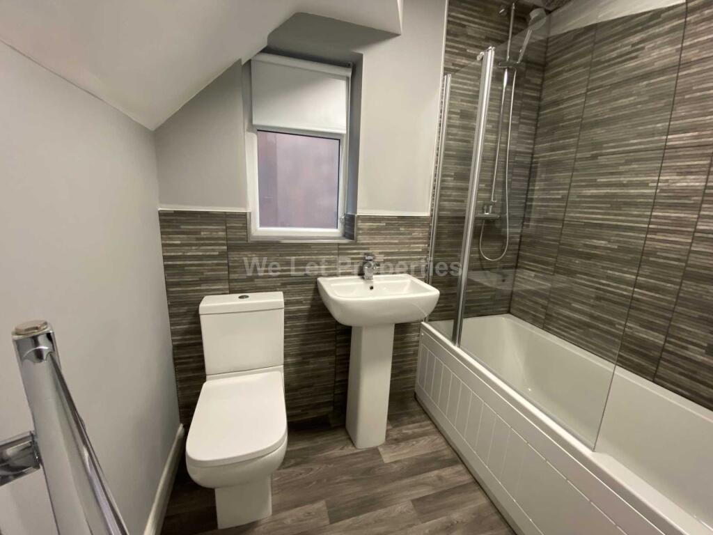Apartment in Tameside, Greater Manchester - View 5