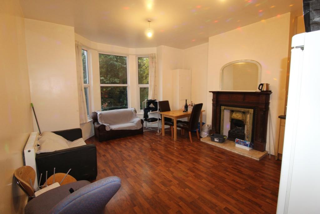 House in Leeds, West Yorkshire - View 4
