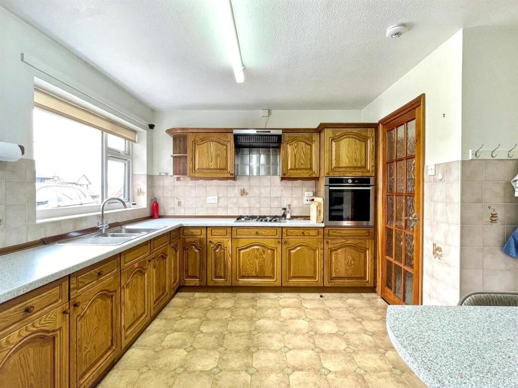 House in Staffordshire Moorlands, Leek - View 2