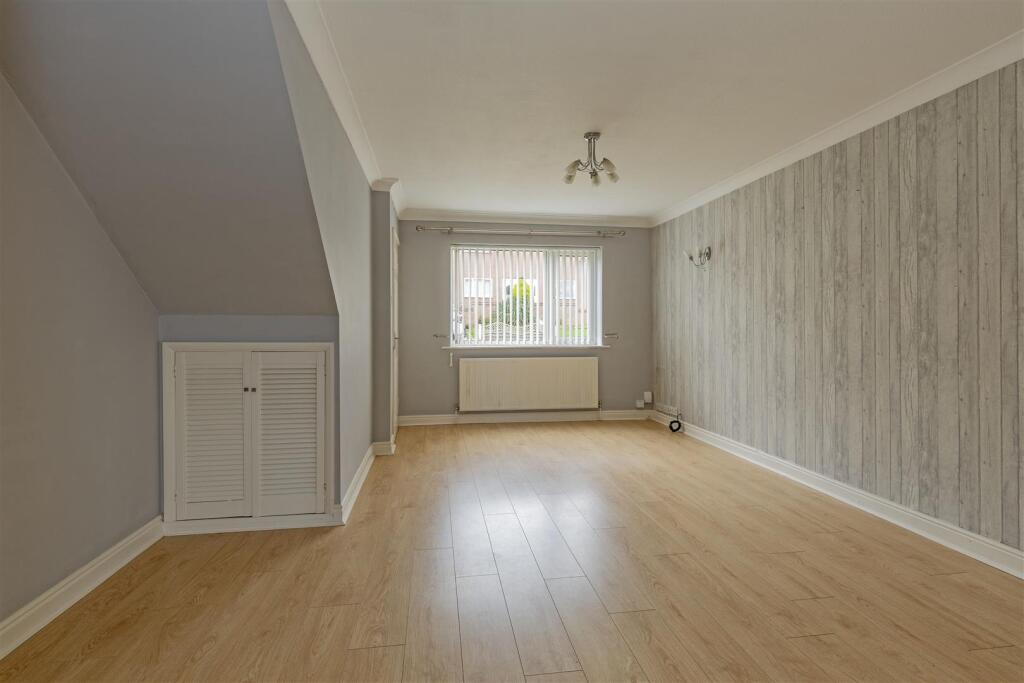 Peterdale Close, Brimington, Chesterfield photo 4