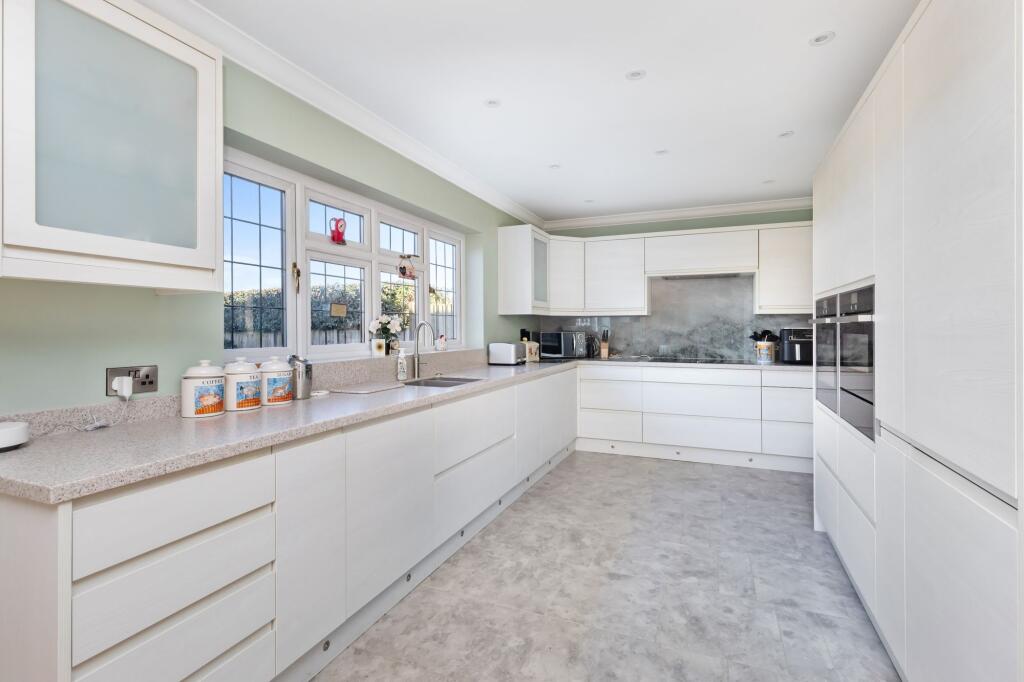 Coastal Road, East Preston, BN16 photo 5