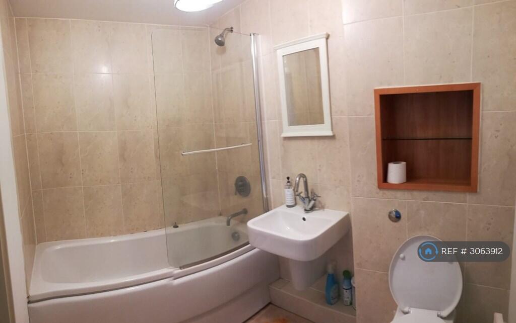 Apartment in Newcastle upon Tyne - View 5
