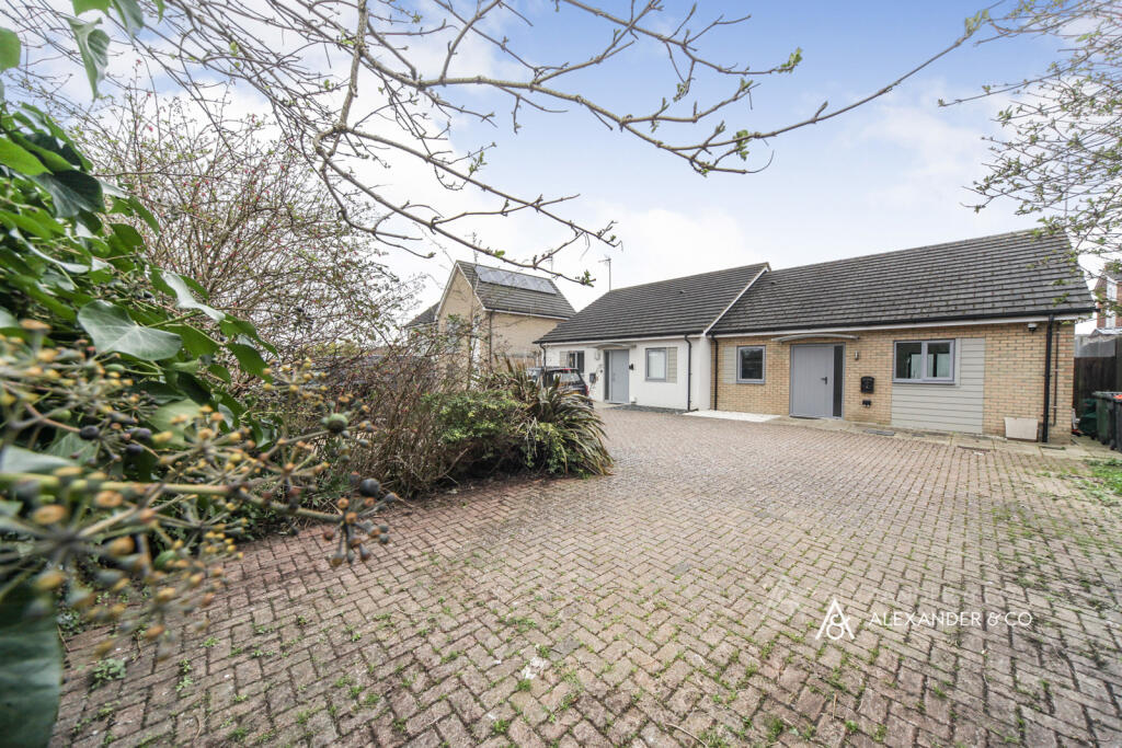 Main image of property: Creasey Park Drive, Dunstable, Bedfordshire, LU6