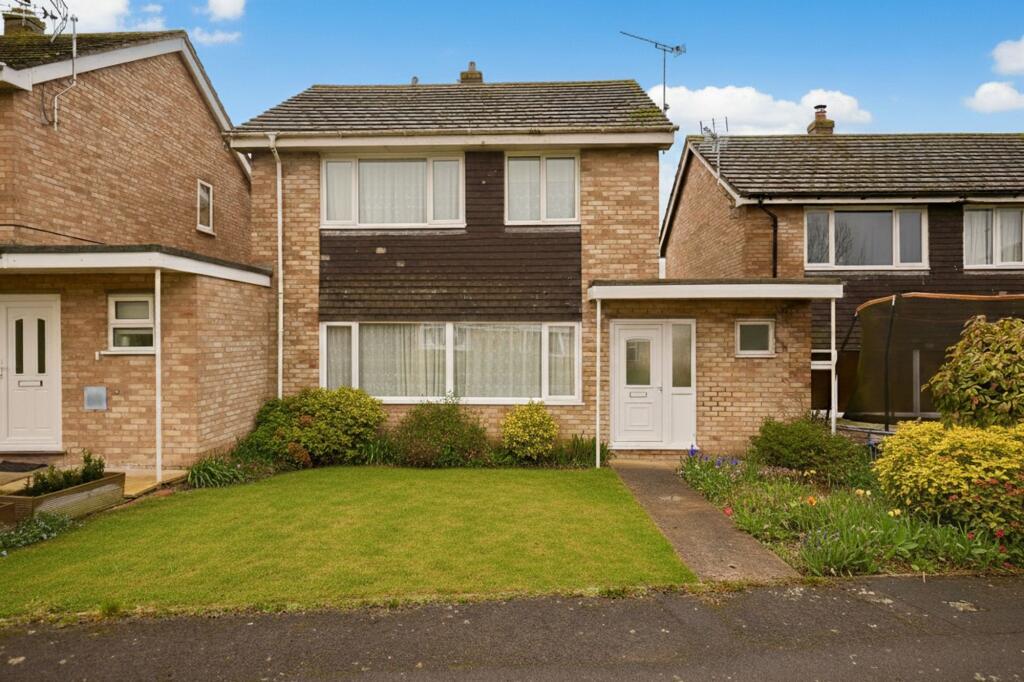 Main image of property: Farmers Close, Witney, OX28