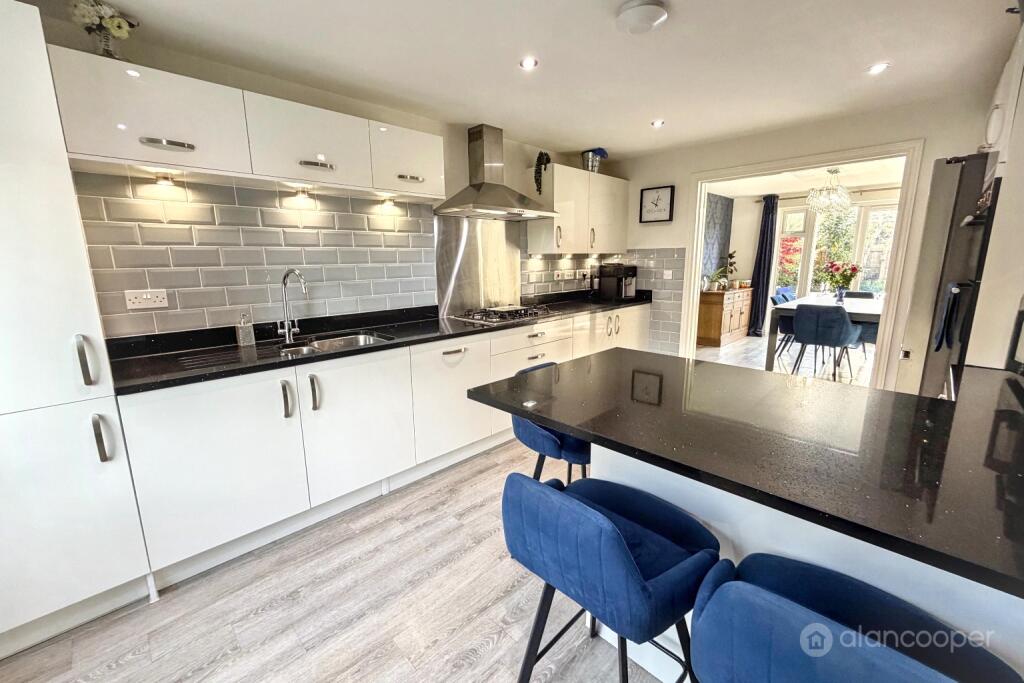 House in Nuneaton and Bedworth, Lower Farm Estates, Weddington - More