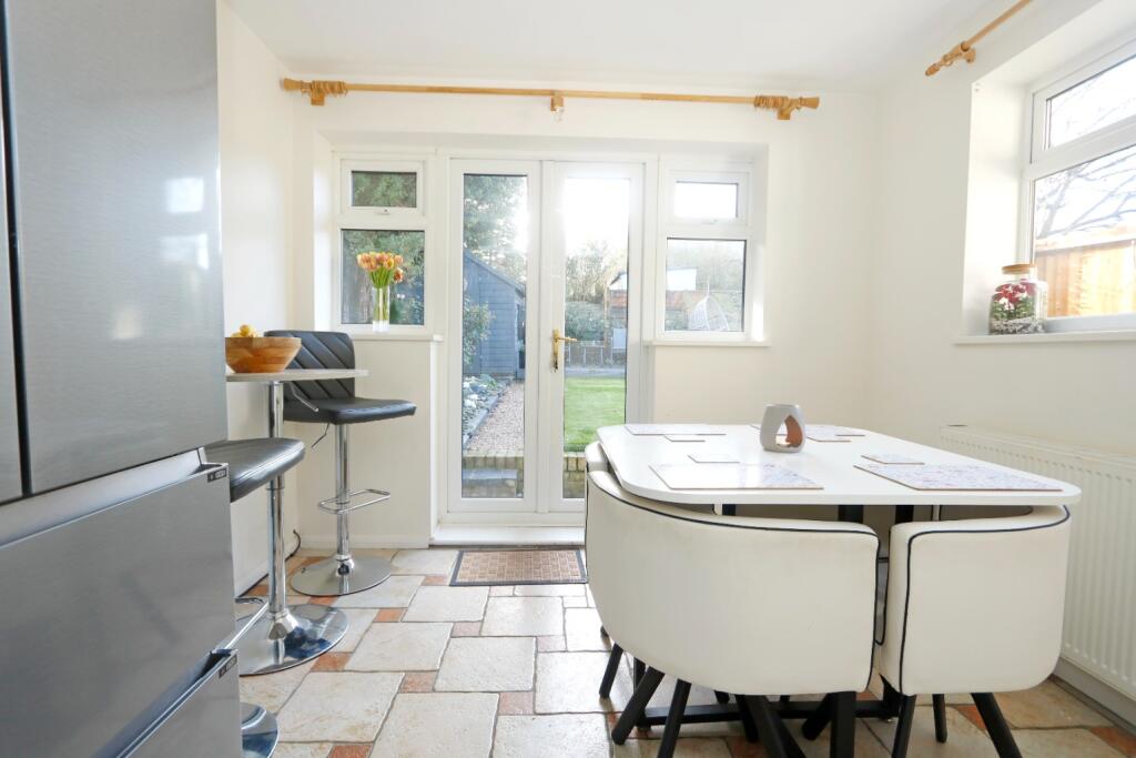 Sherwood Crescent, Benfleet, Essex photo 4