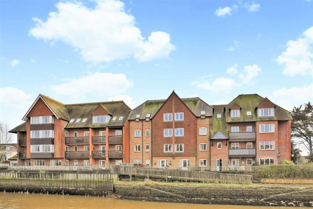 2-bed house on Queen Street, Arundel, £235,000