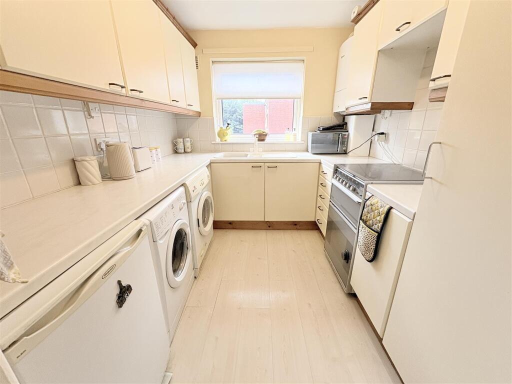 Apartment in Birmingham, Acocks Green - View 5