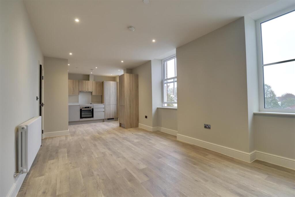 2-bed flat on Elm Gardens, Southsea, £350,000
