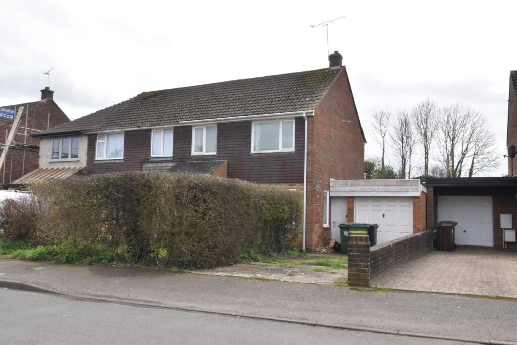 Main image of property: Robins Close, Lenham, Maidstone, ME17