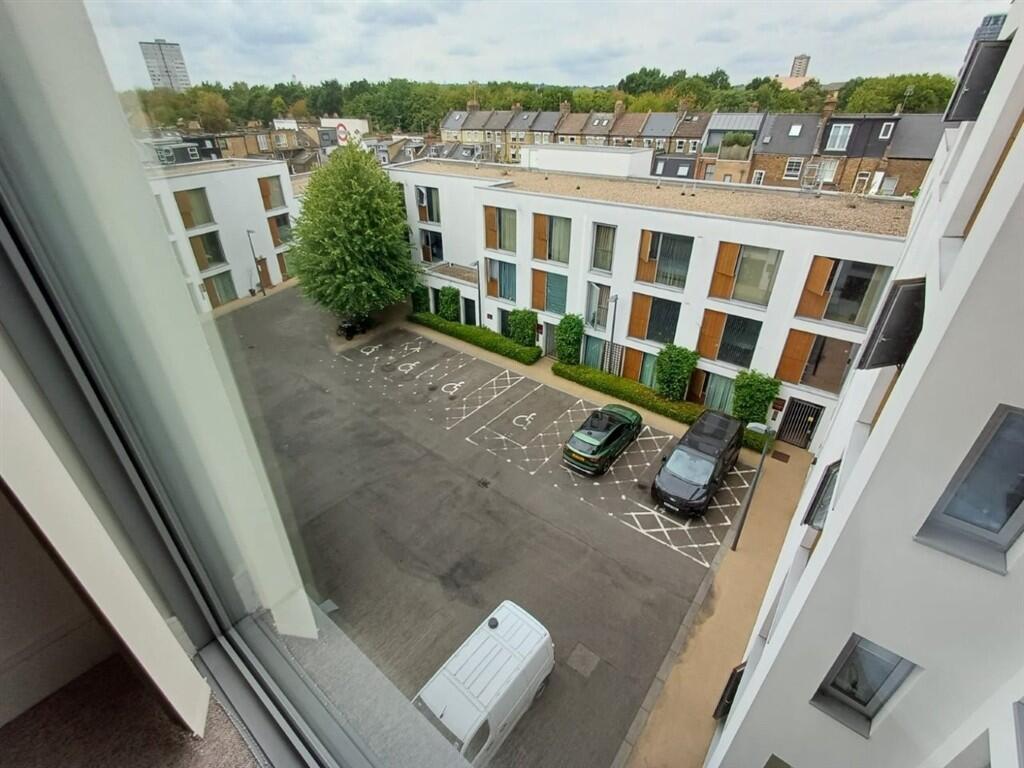 Apartment in London - More