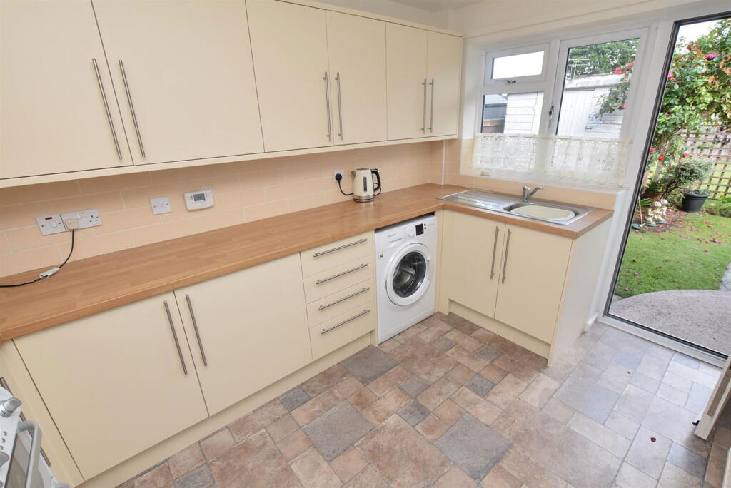 Shetland Drive, Bromborough photo 4