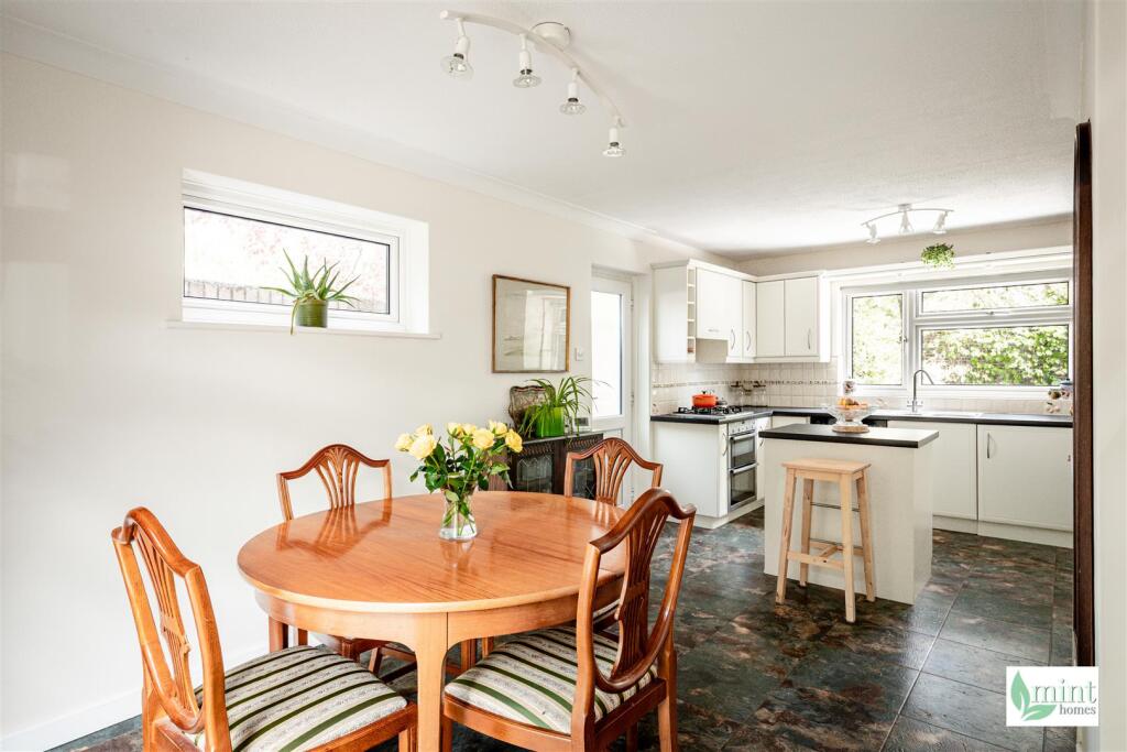 House in Woking, Surrey - View 2