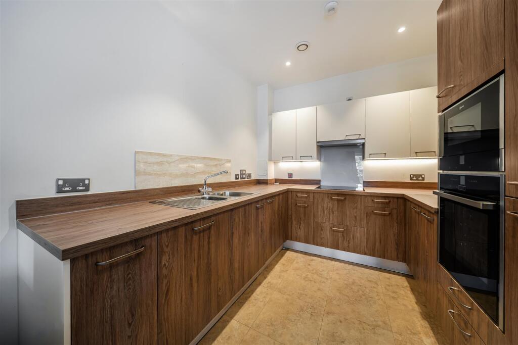 Apartment in Guildford - View 3