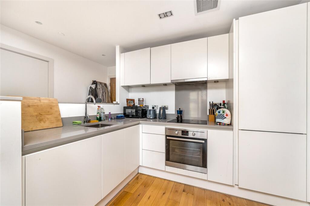 Apartment in London, Suttons Wharf, Mile End - View 5