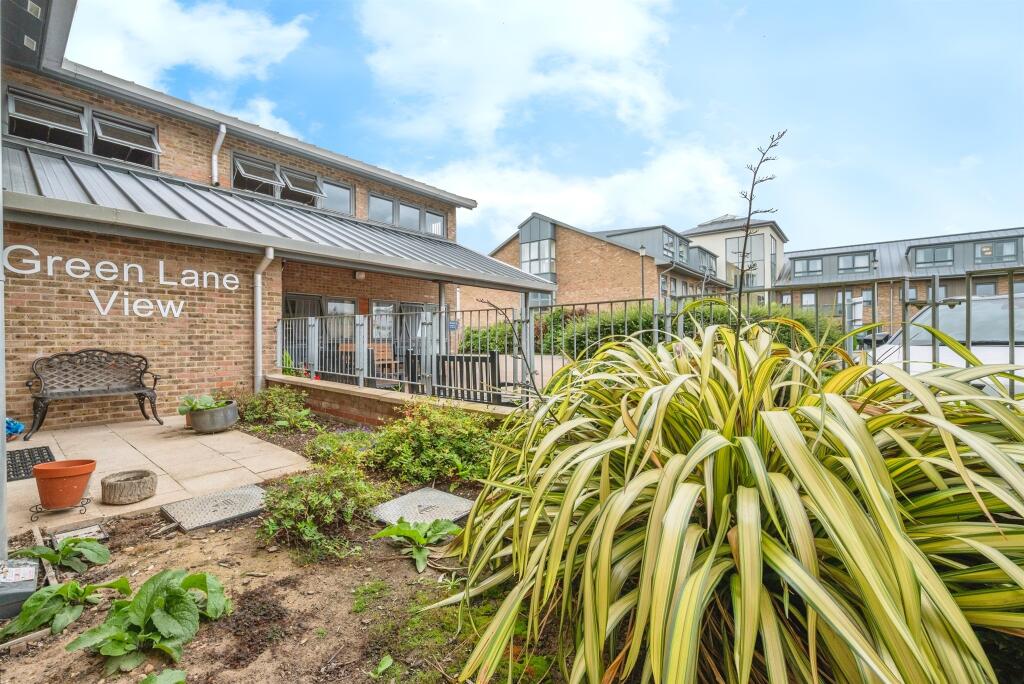 1-bed flat on St. Michaels Avenue, Aylsham, Norwich, £150,000